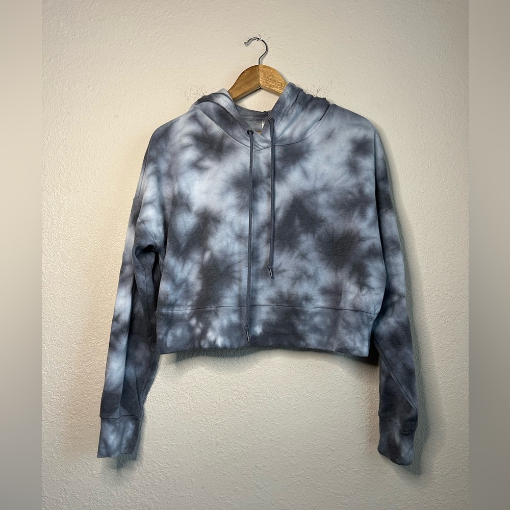 Altar’d State Revival Navy Blue & White Tie-Dye Cropped Sweatshirt Size Medium